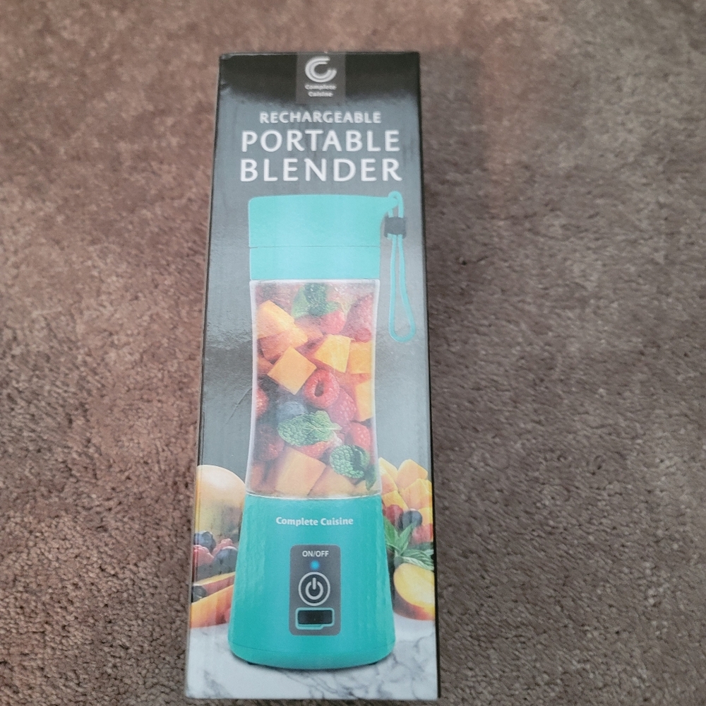 NWT Complete Cuisine Rechargable Portable blender